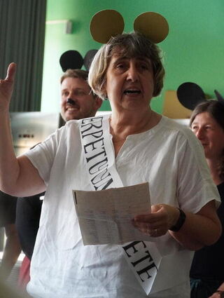 „Lebt wohl, für immer“: Für Elke Hannstein ist der Lehrer-Abschnitt nach 35 Jahren an der AMS beendet.