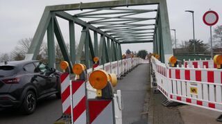 Der Fuß-und Radweg entlang der Feldwegbrücke soll saniert werden. Der Technische Ausschuss hat sich jetzt für eine Variante ausgesprochen.