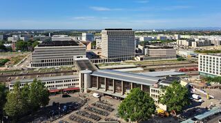 Der Heidelberger Hauptbahnhof von der Print Media Academy aus gesehen.