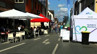 Auf der Kerwemeile flanierten die Besucher auch am Sonntag.