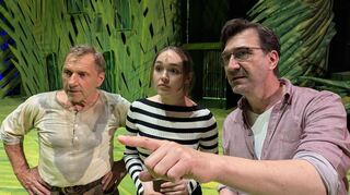 Richy Müller (links) und die Mannheimerin Leonie Hammel (Mitte) bei der Probe.