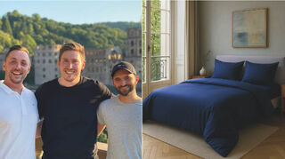 COZY HEAVEN Gründer Thomas Röser, Linus Pfeil und Fabian Baumann mit Lyocell Bettwäsche in „Deep Blue“.