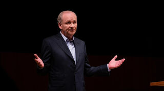 Der Schriftsteller Ferdinand von Schirach bei einer Buchvorstellung im Oktober 2022.