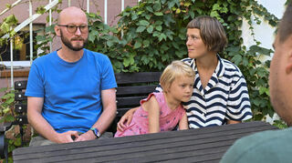 Sind aus Russland nach Feudenheim geflohen: Dmitry Markevich, Lada Chizhova und eine ihrer beiden Töchter.