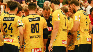 Der neue Trainer Maik Machulla gibt die Taktik vor.