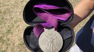 Die Silbermedaille von Christina Obergföll von den Olmypischen Spielen in London 2012.