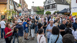 Das Speyerer Altstadtfest lockt am 12. und 13. September zahlreiche feierlustige Menschen zur Sonnenbrücke. Und Vorsicht: es wird nur am Freitagabend und samstags gefeiert.