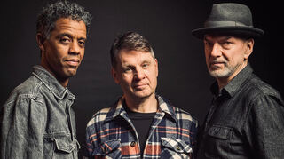 Spielen Anfang September und Ende Januar viermal im Schatzkistl (v. l.): Edward Maclean (Bass), Ralf Gustke (Drums) und Kosho (Gitarre) sind der Kern des Söhne Mannheims Jazz Departments. Rocco Dürlich