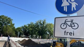 Umleitung für Fußgänger und Radfahrer.
