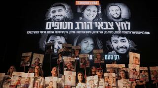 Erneut demonstrierten in Israel Tausende Menschen für ein Ende des Gaza-Kriegs.