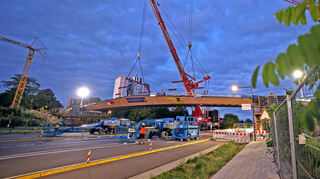 Um 6.30 Uhr am Sonntagmorgen war der Steg an Ort und Stelle.
