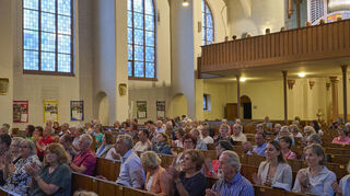 Rund 100 Besucherinnen und Besucher verfolgten das Konzert in der Lampertheimer Domkirche.