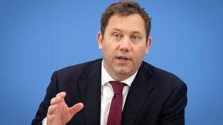 Bundesfinanzminister Lars Klingbeil muss das 500 Milliarden Euro schwere Sondervermögen umsetzen.