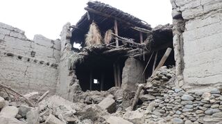 Ganze Dörfer liegen in Trümmern, wie der afghanische Nachrichtensender Tolonews berichtet.