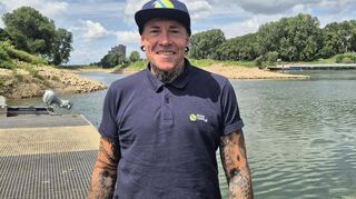Uwe Franken geht als Initiator der RhineCleanUp-Initiative beim Müllsammeln an den Flussufern der Region voran.