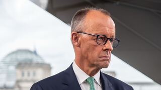 Der Kanzler stellt klar: Es gibt noch keine Pläne für die Entsendung deutscher Soldaten in die Ukraine.