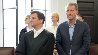 Blocks-Ex-Mann Stephan Hensel und sein Anwalt.