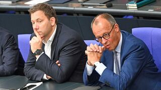 Bundeskanzler Friedrich Merz (CDU, l) hat SPD-Chef und Finanzminister Lars Klingbeil in der Frage von Steuererhöhungen klar widersprochen (Foto: Archiv).
