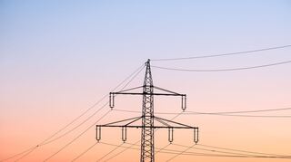 Über Netzentgelte wird unter anderem der teure Ausbau der Stromnetze finanziert. (Archivbild)
