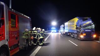 Bei einem Überholvorgang ist es zu einem Lkw-Unfall auf der A5 bei Walldorf gekommen.