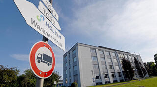 Dieses Firmengebäude soll bleiben, wenn der Rest des Werksgeländes von Cooper Standard in Neu-Edingen zum neuen Wohnquartier entwickelt wird.