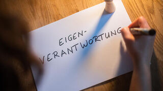 Sprachkritiker haben den Negativpreis „Floskel des Jahres" an das Wort „Eigenverantwortung" verliehen.