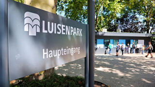 Weiter Eingänge, Zäune, Kassen an Luisen- und Herzogenriedpark – das war von der Stadt nicht so geplant, aber die Bürger entschieden sich dafür.