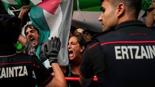Seit Tagen nutzen die Demonstranten die Vuelta für ihre Proteste.