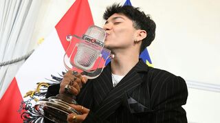 Ein letzter Kuss - dann ging die ESC-Trophäe zu Bruch. (Archivbild)