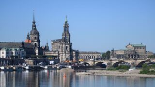 Der Abriss der im vergangenen Jahr teils eingestürzten Spannbetonbrücke kostet die Stadt nach eigenen Schätzungen rund 32 Millionen Euro - deutlich mehr als bislang angenommen. (Archivbild)