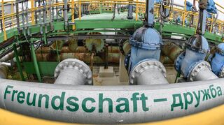 Über die Pipeline Druschba wird die Raffinerie PCK mit Öl aus Kasachstan beliefert. (Archivbild)