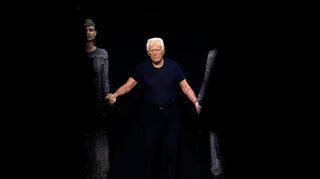 Giorgio Armani hatte bei der Präsentation der Herbst/Winter-Kollektion 2025/26 einen seiner letzten Auftritte. (Archivbild)