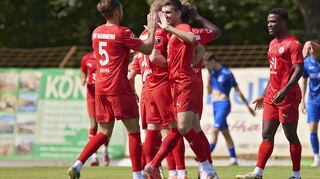 Es läuft beim VfR: Christian Kuhn (l.) ist beim Torjubel mittendrin.
