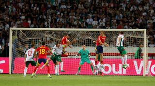Spanien gewinnt souverän das Auftaktspiel in Bulgarien.