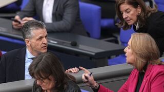 Wie schnell soll es gehen mit der Reform des Bürgergelds? Kanzleramtsminister Frei (CDU) meint, Arbeitsministerin Bas (SPD) sollte schon «in den nächsten Tagen» liefern. (Archivbild)