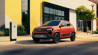 Der Dacia Spring punktet mit dem derzeit niedrigsten Preis bei neuen E-Autos.