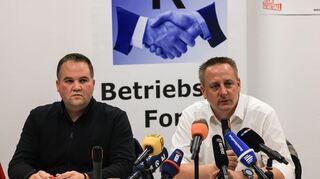 Die Gewerkschafter David Lüdtke (links) und Benjamin Gruschka (Archivbild)