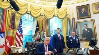 Trump unterschreibt ein Dekret für das «Kriegsministerium».