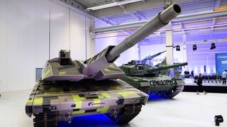 Rüstungsfirmen wie Rheinmetall verzeichnen deutlich steigende Bewerberzahlen und stellen zudem mehr neue Beschäftigte ein. (Symbolbild)