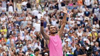 Carlos Alcaraz möchte im Finale der US Open Jannik Sinner als Nummer eins der Welt ablösen.