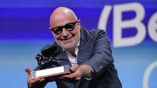 Gianfranco Rossi mit seiner Auszeichnung.
