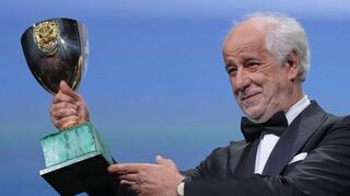 Toni Servillo mit dem Schauspiel-Preis.