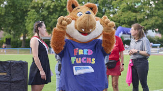 Liebling der Kinder: MM-Maskottchen Fred Fuchs.