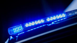 Nach der Körperverletzung eines 21-Jährigen auf der Kerwe in Laudenbach sucht die Polizei nach dem unbekannten Angreifer.