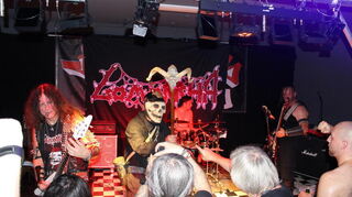 Zur Zugabe bei der Death-Metal-Band Gomorrha torkelte ein grimmiger Knochenmann auf die Bühne.