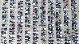 Neuwagen bei Volkswagen: Die Produktion in der Autobranche legte im Juni spürbar zu. (Archivbild)