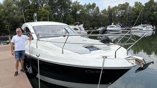 Vorstandsmitglied Peter Sauter mit seiner „Carlotta". In der Bildergalerie zeigt er sein Boot auch von innen.