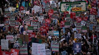 Am Wochenende hatten Menschen in Chicago bereits gegen Trumps Pläne protestiert.