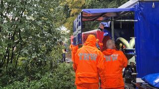 Für Einsatzkräfte bringen die starken Unwetter viel Arbeit mit sich.
