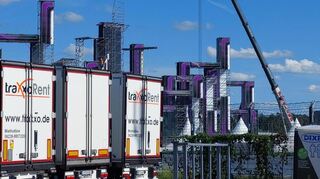 Ein erster Blick auf die Cloud-9-Stage: Die Farbe Lila wird in diesem Jahr beim Glücksgefühle Festival wohl dominieren.